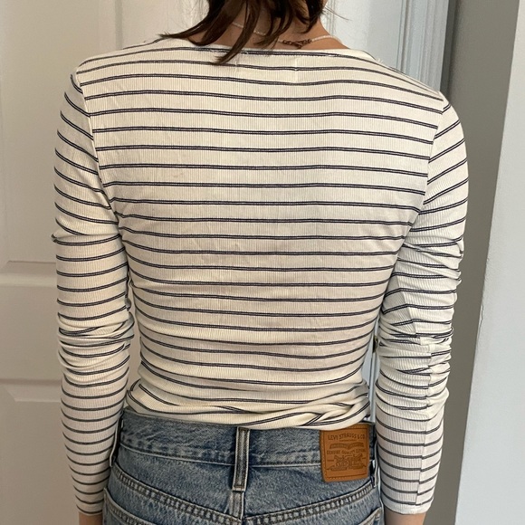 Urban outfitters stopped V-neck - Picture 7 of 8